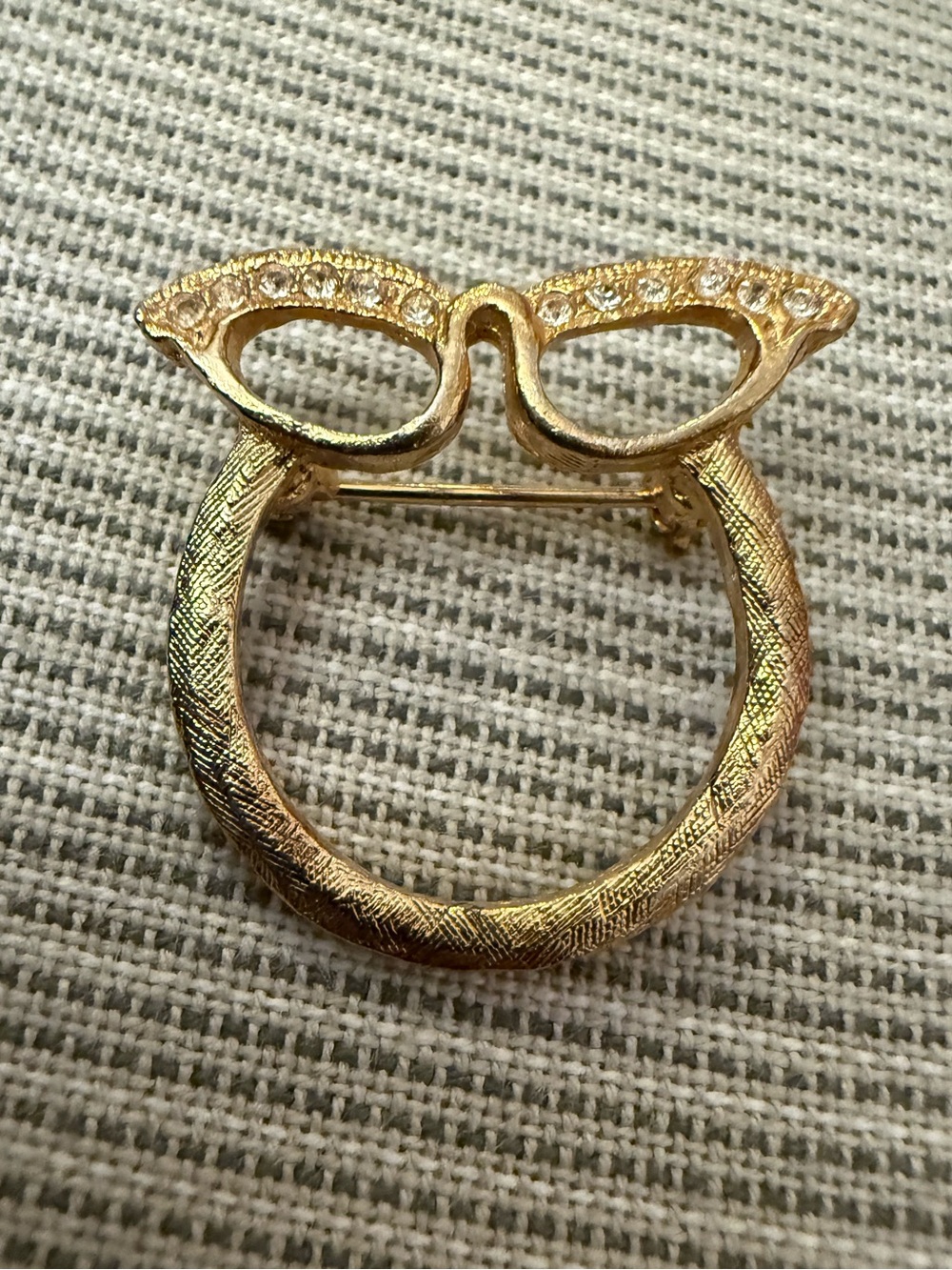 Gold Cat-Eye Glasses Brooch Pin - Gold Tone